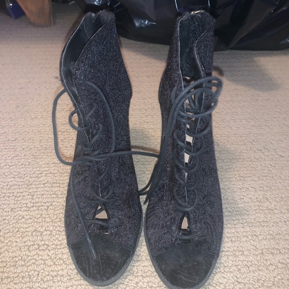 Black lace heel booties - Picture 2 of 5